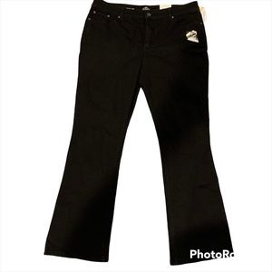 NWT St. John’s Bay Women’s Size 18 Black Mid-rise BootCut Leg Jeans